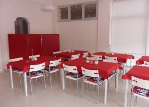 1 adet bilgisayar ve masası 14 Pastahane masa sandalyeleri ikinci el temiz