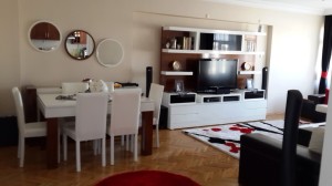 Açılabilir 12 kişilik masa ve sandalyeleri, konsol  bir arada