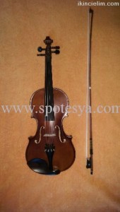 İkinci el gitar sadece 150 lira 8 antika değerinde keman çok temiz