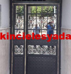 Bina giriş kapısı çıkma ikinci el eski çıkma kapı FİYATI: 1500 TL