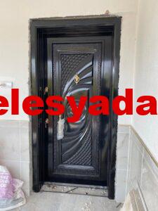 1 adet bilgisayar ve masası 4 Spot çelik kapı 1400 TL