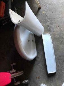 Çıkma merdiven korkuluğu 450 TL 13 Çıkma lavabo tezgahı ayaklı lavabo ucuz 120 TL